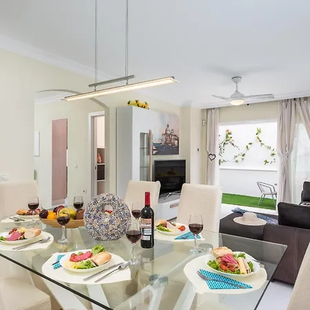 Luxury Heated Pool Villa *