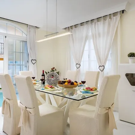 Villa Luxury Heated Pool