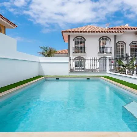 Luxury Heated Pool Villa *