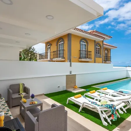 Luxury Holiday Heated Pool *